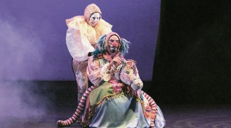 El espectáculo de payasos divirtió al público y cerró las actividades de la Muestra Estatal de Teatro. CORTESÍA