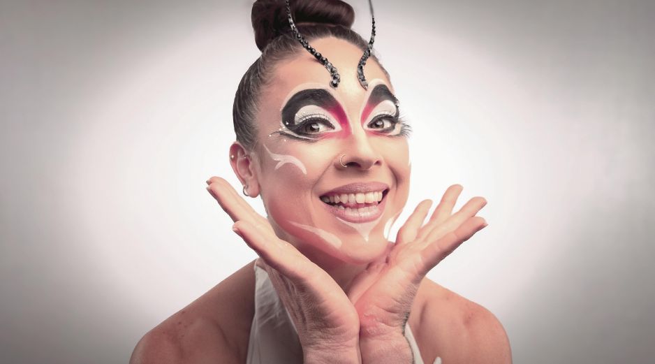 Dentro del espectáculo, la artista participa en el acto “Las luciérnagas”. CORTESÍA