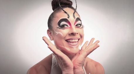 Dentro del espectáculo, la artista participa en el acto “Las luciérnagas”. CORTESÍA