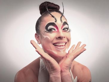 Dentro del espectáculo, la artista participa en el acto “Las luciérnagas”. CORTESÍA