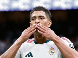 Jude Bellingham celebra el primer gol del Real Madrid en la goleada 4-0 sobre el Málaga en el Santiago Bernabéu. EFE