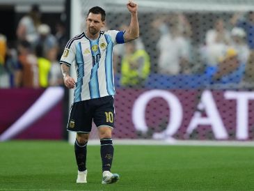 "Gracias Dios por hacerme argentino", dice Lionel Messi al anunciar su retiro de la Selección albiceleste. EFE / ARCHIVO