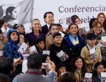 La regulación de los celulares en las escuelas ha cobrado fuerza en distintos países ante las preocupaciones sobre sus efectos en la concentración, el aprendizaje, la convivencia y la salud mental de niños y adolescentes. EFE/S. Gutiérrez