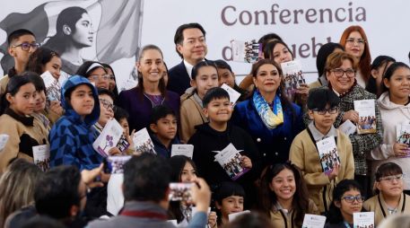 La regulación de los celulares en las escuelas ha cobrado fuerza en distintos países ante las preocupaciones sobre sus efectos en la concentración, el aprendizaje, la convivencia y la salud mental de niños y adolescentes. EFE/S. Gutiérrez