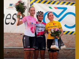 Emi, parte del A.R. Monex Pro Cycling Team U17, el mismo equipo que proyectó a Isaac del Toro a los reflectores de Europa, fue la primera en completar el circuito en Italia. X / @conadeoficial