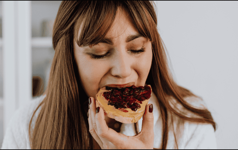 Si bien una semana no es suficiente para transformar completamente la salud, reducir el azúcar de forma constante puede ayudar a disminuir el riesgo de obesidad, diabetes tipo 2, enfermedades cardiovasculares y problemas dentales. CANVA