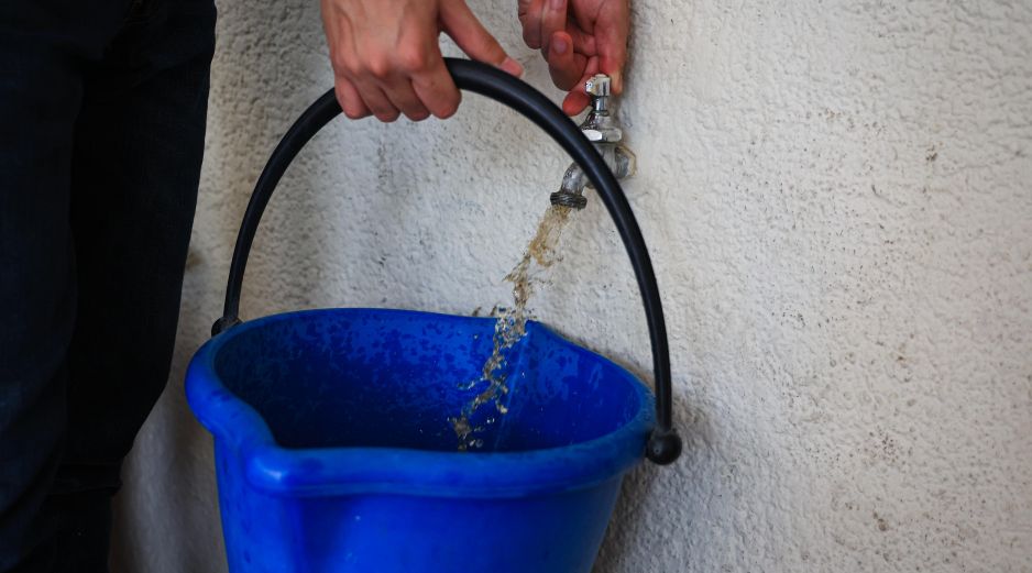 Con los primeros trabajos, espera el Gobierno de Jalisco, se verán mejoras en el recurso de agua potable que reciben los hogares a partir de octubre. EL INFORMADOR/ARCHIVO