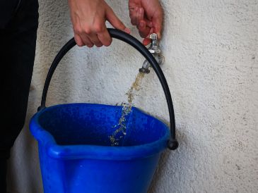 Con los primeros trabajos, espera el Gobierno de Jalisco, se verán mejoras en el recurso de agua potable que reciben los hogares a partir de octubre. EL INFORMADOR/ARCHIVO