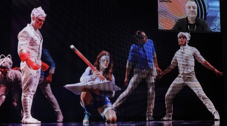 Las novedades incluyen un cubo escenográfico de siete metros, proyecciones avanzadas y un sistema de iluminación que rastrea automáticamente a los 53 artistas en escena. EL INFORMADOR/J. Acosta