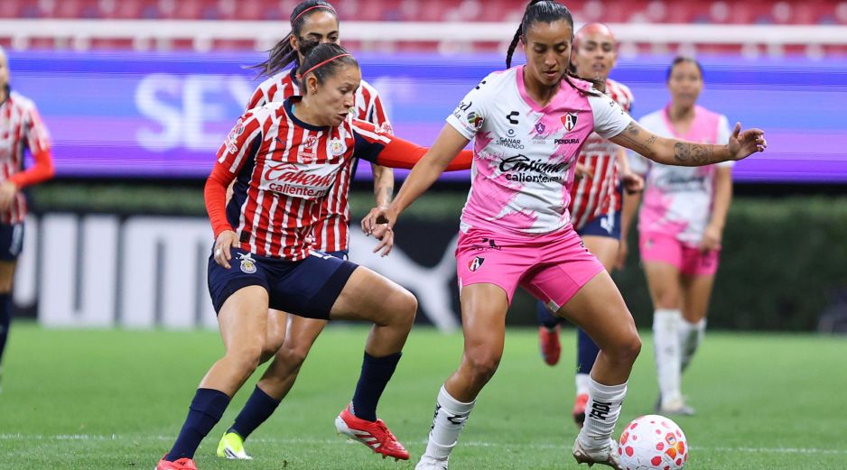 Atlas y Chivas llegan al Clásico Tapatío Femenil tras sufrir derrotas dolorosas y con dudas sobre su nivel en el Apertura 2026. IMAGO7.