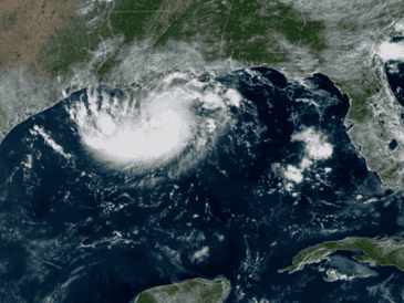 Especialistas señalaron que estas tormentas pueden producir tasas de lluvia de 3 a 4 pulgadas por hora, lo que rápidamente colapsará calles y carreteras, subrayando que el riesgo es alto a pesar de que los suelos se encuentran muy secos tras el mes de agosto. NOAA ESPECIAL
