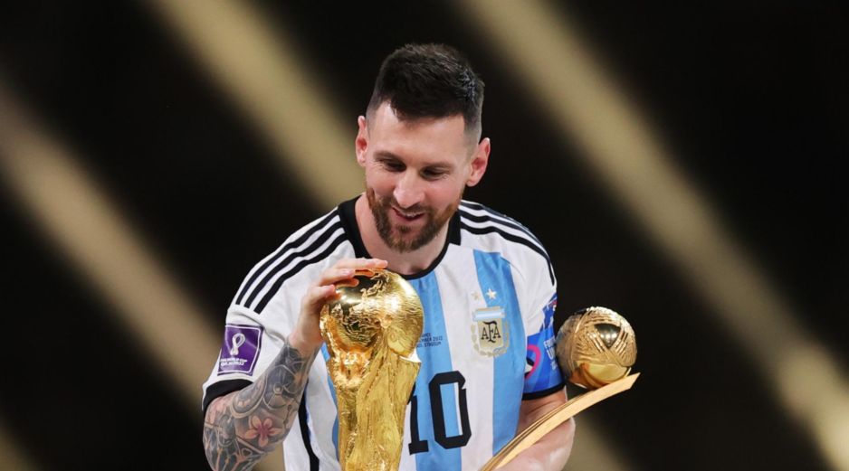 El capitán levantó finalmente la Copa del Mundo. La imagen de Messi con el trofeo en las manos en el estadio Lusail cerró la discusión que durante años había acompañado su carrera. EFE
