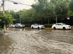 Una de las vialidades afectadas es avenida México, donde se aprecian inundaciones y encharcamientos. ESPECIAL