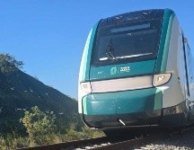 Los pasajeros esperaron ser trasladados en autobús a otra estación para continuar su viaje. X/@TrenMayaMX