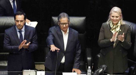 Higinio Martínez Miranda rindió protesta entre gritos de 