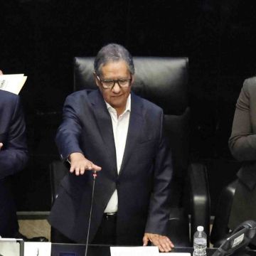 Higinio Martínez Miranda rindió protesta entre gritos de 