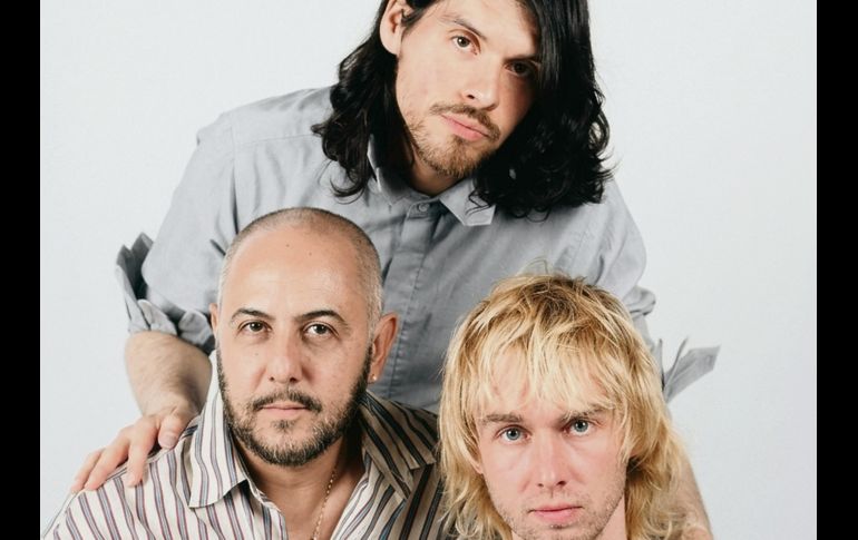 Gabriel Gutiérrez Morales, director de la cinta, junto a los actores protagonistas Humberto Busto y Petr Filimonov. CORTESÍA