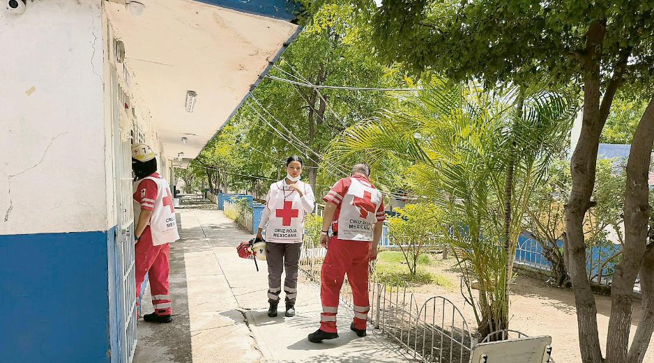Personal de primeros auxilios atendió una emergencia en un plantel de Culiacán. ESPECIAL