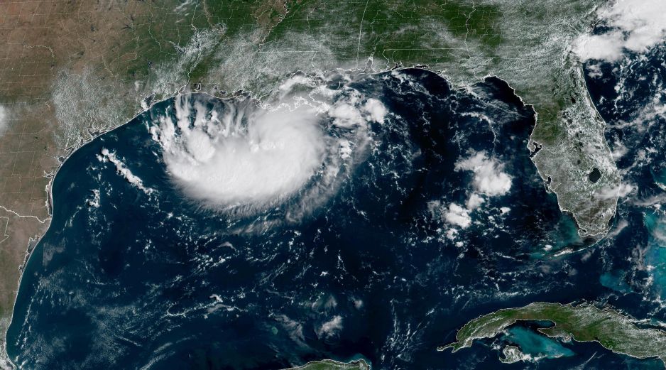 Una depresión tropical evolucionó el lunes por la noche para formar la tormenta tropical Edouard; se espera que toque tierra en Texas el martes. AP/NOAA