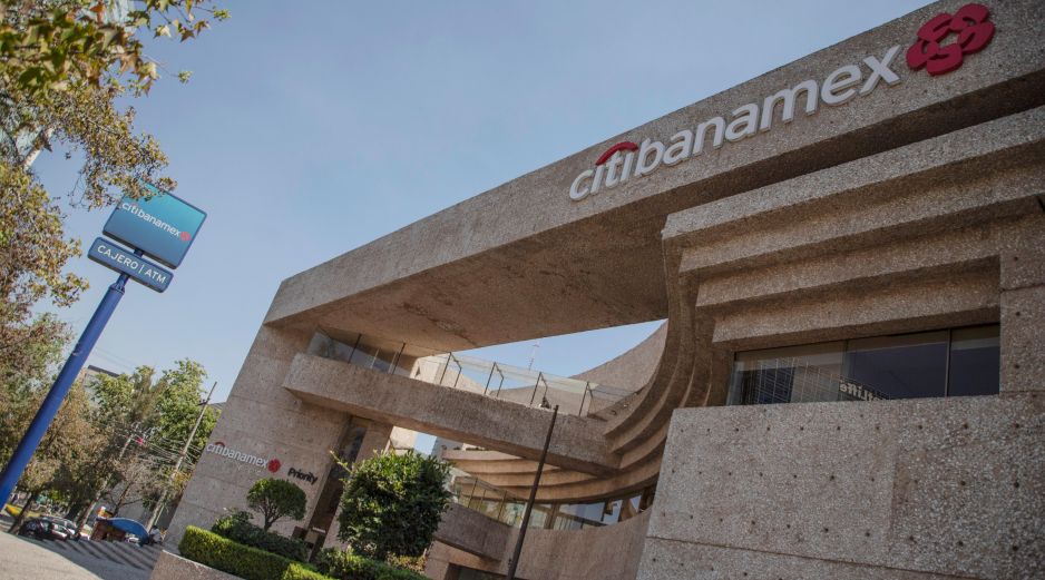 Mientras la administración federal rinde cuentas ante el Congreso, las instituciones financieras del país mantienen sus operaciones habituales sin interrupciones en la jornada. EFE/Archivo