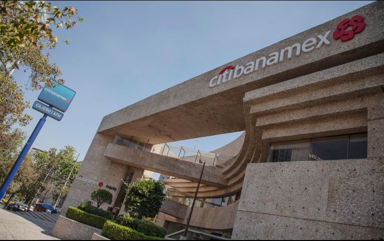 Mientras la administración federal rinde cuentas ante el Congreso, las instituciones financieras del país mantienen sus operaciones habituales sin interrupciones en la jornada. EFE/Archivo