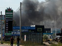 Incendio en un lugar atacado por Rusia, cerca de Kiev. EFE/S. Dolzhenko