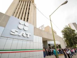 El SAT informó que los trabajadores que reciban más de 3,519.30 pesos (30 UMAs) deberán pagar ISR sobre el excedente. EL INFORMADOR/ Archivo