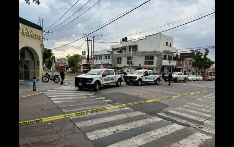 Después del atropellamiento el conductor de la unidad continuó su recorrido con la intención de huir del lugar de los hechos, pero cuadras adelante fue capturado. ESPECIAL/Policía de Tlaquepaque