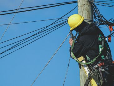 Los cortes de electricidad registrados este año han afectado a distintas entidades, aunque la CFE asegura que las interrupciones disminuyeron 39% durante el primer semestre. UNSPLASH.