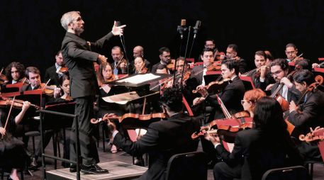 El director de la OFJ, José Luis Castillo, destaca el regreso de “Lucia di Lammermoor” al Teatro Degollado. CORTESÍA