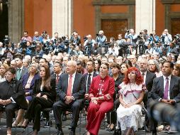 Pablo Lemus, gobernador de Jalisco, estuvo presente en el Segundo Informe de Gobierno  sentado en la segunda fila.  ESPECIAL