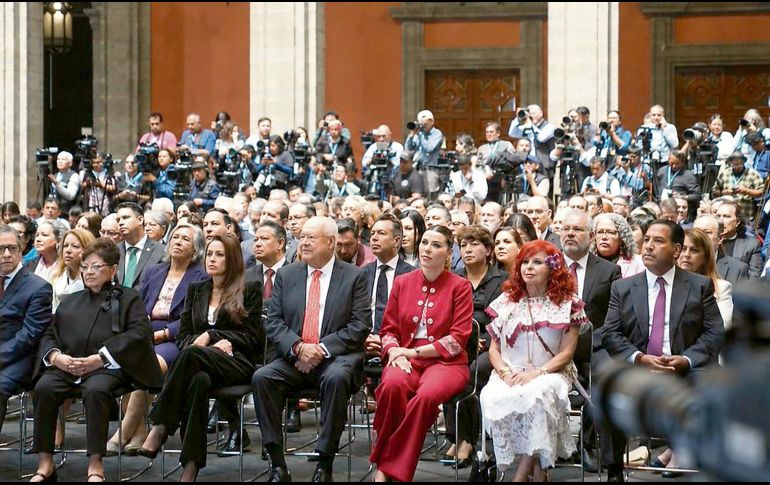 Pablo Lemus, gobernador de Jalisco, estuvo presente en el Segundo Informe de Gobierno  sentado en la segunda fila.  ESPECIAL