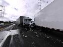 En el accidente estuvieron involucrados seis vehículos, entre ellos dos tráileres, un torton, dos camionetas de carga y un automóvil particular. ESPECIAL/PC y Bomberos de Jalisco
