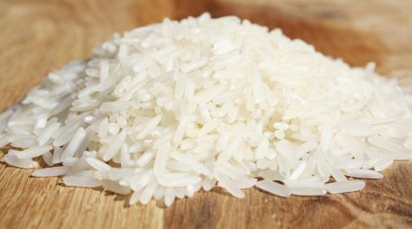 Los expertos coinciden en que el arroz es un alimento saludable que aporta carbohidratos, la principal fuente de energía del organismo. ESPECIAL/Unsplash