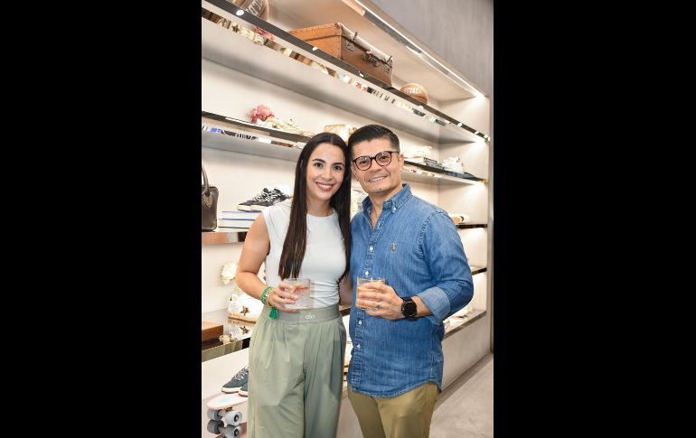 Edith Rodríguez y Carlos Esparza. GENTE BIEN JALISCO / Evento exclusivo Golden Goose