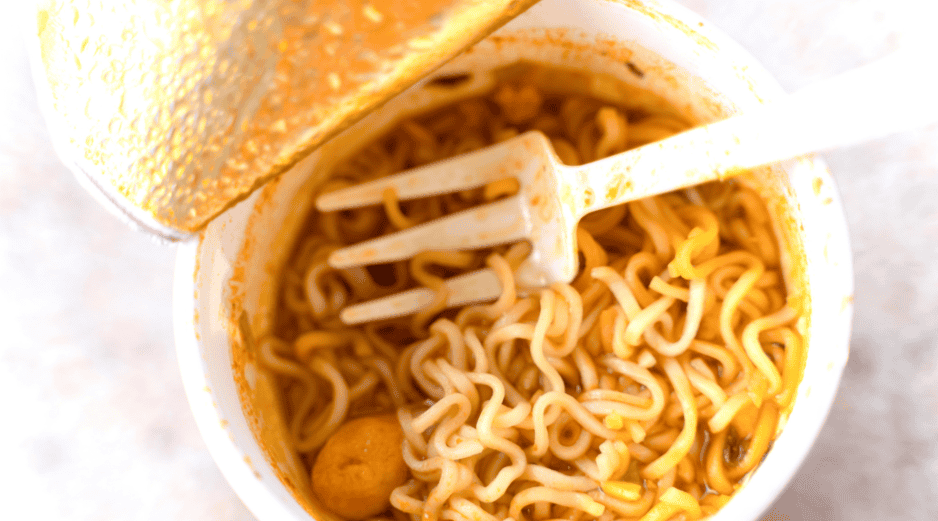 Los fideos de estas sopas están elaborados principalmente con harina de trigo refinada, aceite vegetal y sal. CANVA