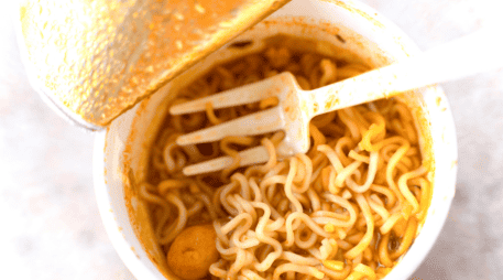 Los fideos de estas sopas están elaborados principalmente con harina de trigo refinada, aceite vegetal y sal. CANVA