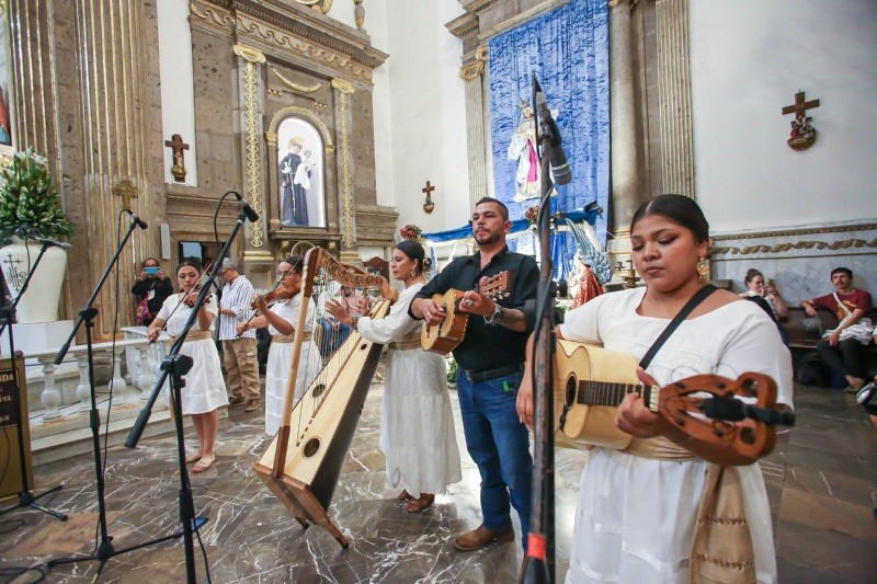 &nbsp;CORTESÍA