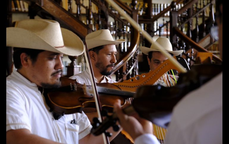 Más que conciertos convencionales, los fandangos buscan recuperar el carácter social del mariachi. CORTESÍA