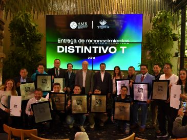 En total, 121 colaboradores de los 16 establecimientos participaron en la Profesionalización de la Cultura del Tequila. ESPECIAL