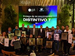 En total, 121 colaboradores de los 16 establecimientos participaron en la Profesionalización de la Cultura del Tequila. ESPECIAL