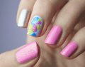 Septiembre marca el inicio del entretiempo, y con él, la llegada de nuevas tendencias en manicura, desde el marrón chocolate hasta el rojo cereza, estas son las opciones más elegantes para lucir unas manos sofisticadas. CANVA