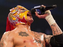 Rey Fénix, luchador profesional mexicano enmascarado, reconocido a nivel mundial por su impresionante estilo aéreo y acrobático en el cuadrilátero. ESPECIAL