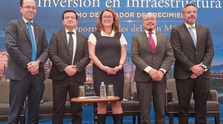 El director general de Petróleos Mexicanos, Juan Carlos Carpio Fragoso, posa tras participar en el Foro Inversión en Infraestructura como Detonador de Crecimiento, Oportunidades del Plan México. EL UNIVERSAL