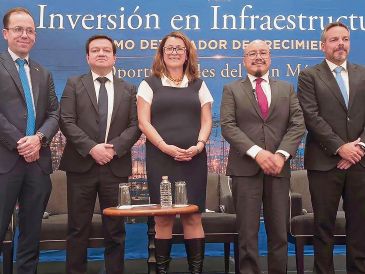 El director general de Petróleos Mexicanos, Juan Carlos Carpio Fragoso, posa tras participar en el Foro Inversión en Infraestructura como Detonador de Crecimiento, Oportunidades del Plan México. EL UNIVERSAL