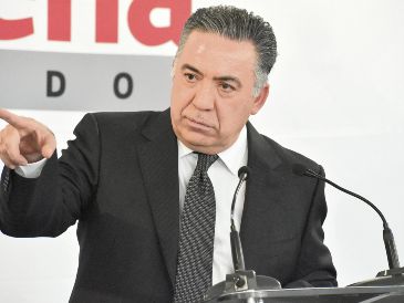 Enrique Inzunza aseguró que su salida del grupo parlamentario no significa cambiar de principios. AFP