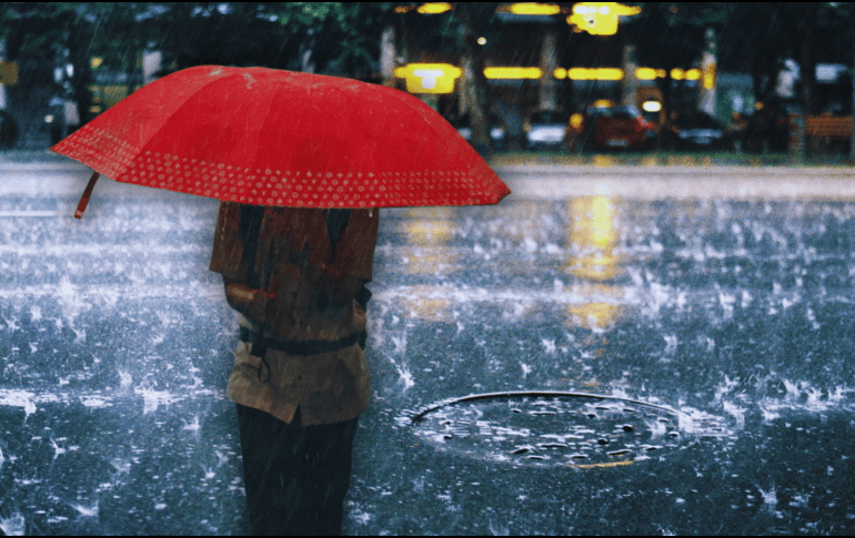 En Guadalajara, las lluvias ligeras comenzarán por la tarde, intensificándose hacia las 21:00 horas. ESPECIAL / CANVA