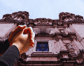 Cuando se evalúa la proporción de habitantes católicos respecto a la población total, el mapa religioso cambia drásticamente. ESPECIAL / CANVA