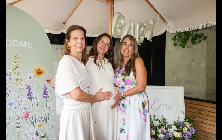 Carmen Dosal Mestas, Stephy Loera Uribe y Lourdes Uribe Peña. GENTE BIEN JALISCO / Revista del 4 de septiembre 2026
