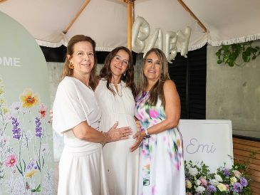 Carmen Dosal Mestas, Stephy Loera Uribe y Lourdes Uribe Peña. GENTE BIEN JALISCO / Revista del 4 de septiembre 2026